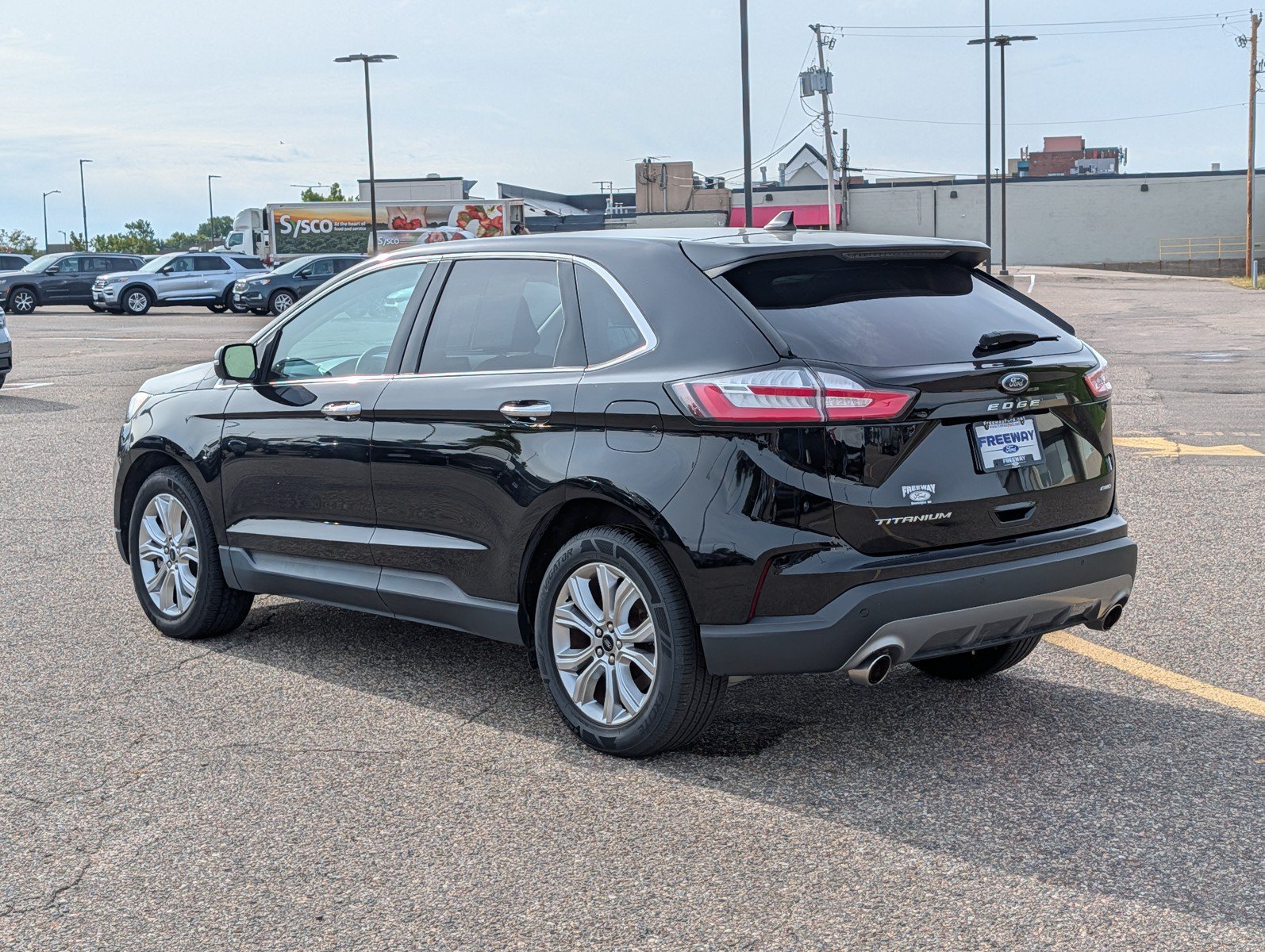 Used 2023 Ford Edge Titanium AWD/4WD image 3