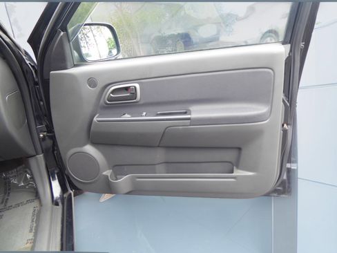 Used 2005 Chevrolet Colorado LS RWD image 19