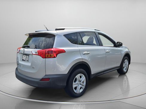 Used 2015 Toyota RAV4 LE FWD image 5