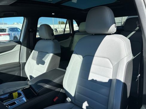 New 2026 Volkswagen Atlas Cross Sport SEL R-Line image 9