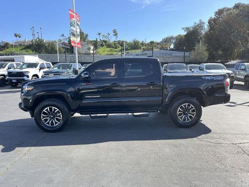 Used 2022 Toyota Tacoma TRD Sport w/ Technology Package image 5