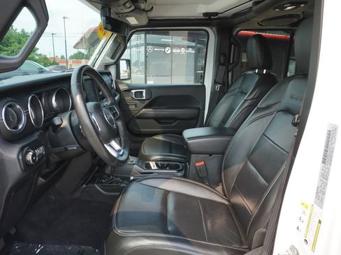 Used 2018 Jeep Wrangler Unlimited Sahara AWD/4WD image 24