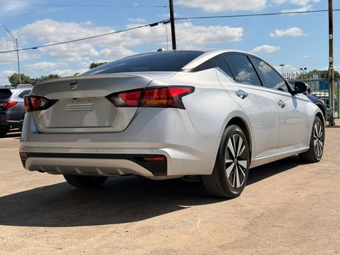 Used 2022 Nissan Altima 2.5 SV FWD image 3