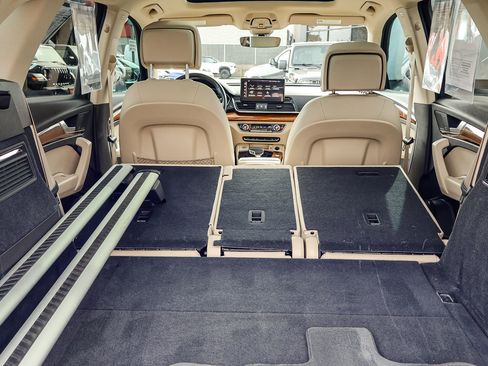 Used 2023 Audi Q5 2.0T Premium w/ Convenience Package image 17