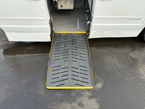 Used 2015 Dodge Grand Caravan SE w/ Quick Order Package 29E SE image 16