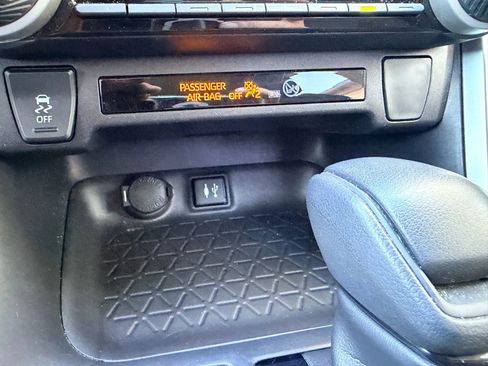 Used 2019 Toyota RAV4 LE image 12