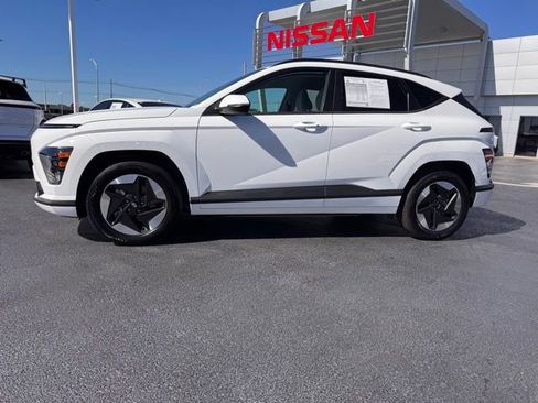 Used 2024 Hyundai Kona SEL image 2