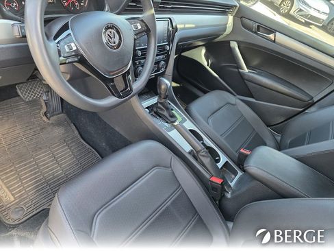 Used 2021 Volkswagen Passat 2.0T SE image 14