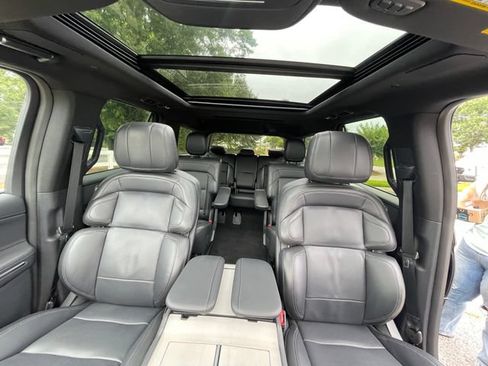 Used 2025 Lincoln Navigator Reserve w/ Jet Appearance Package AWD/4WD image 12