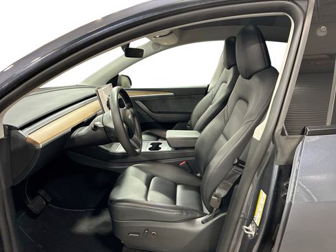 Certified 2023 Tesla Model Y Long Range AWD/4WD image 9