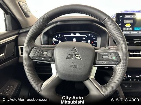 New 2025 Mitsubishi Outlander SE image 20