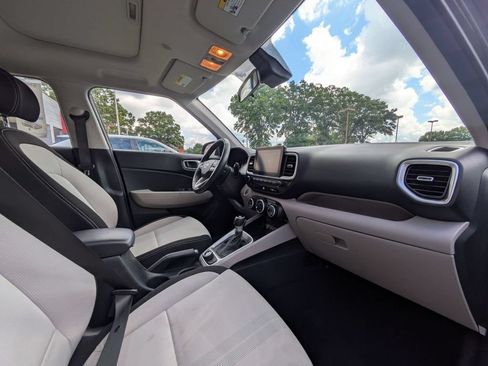 Used 2025 Hyundai Venue SEL FWD image 32
