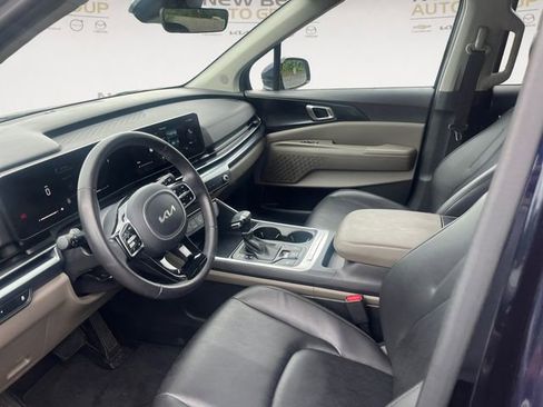 Used 2025 Kia Carnival FWD image 9