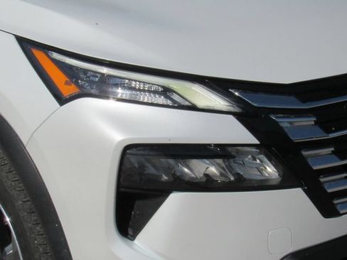 Used 2024 Nissan Rogue SV AWD/4WD image 11