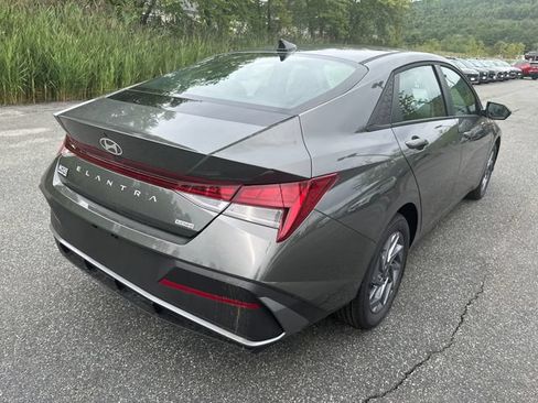 New 2026 Hyundai Elantra Hybrid FWD image 5