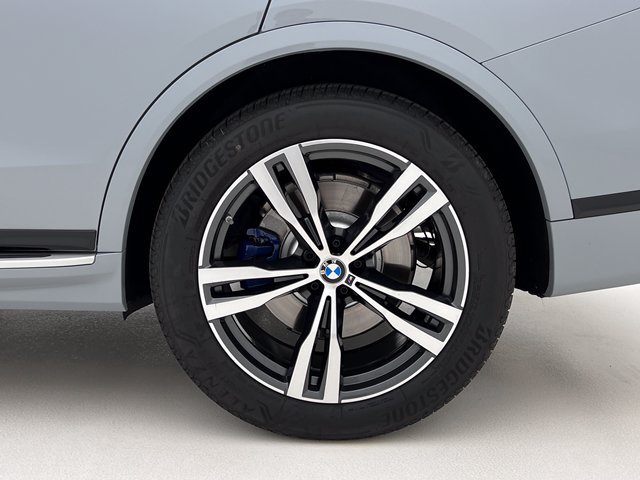 Certified 2027 BMW X7 xDrive40i w/ M Sport Package AWD/4WD image 29