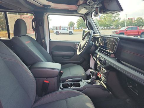 Used 2024 Jeep Gladiator Rubicon w/ Technology Group image 7