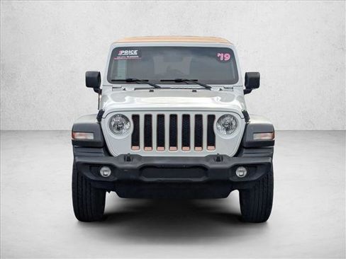 Used 2019 Jeep Wrangler Unlimited Sport S image 2