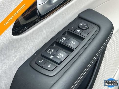 Certified 2024 Chrysler Pacifica Limited image 28