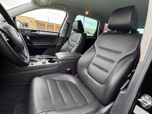 Used 2012 Volkswagen Touareg Sport image 10