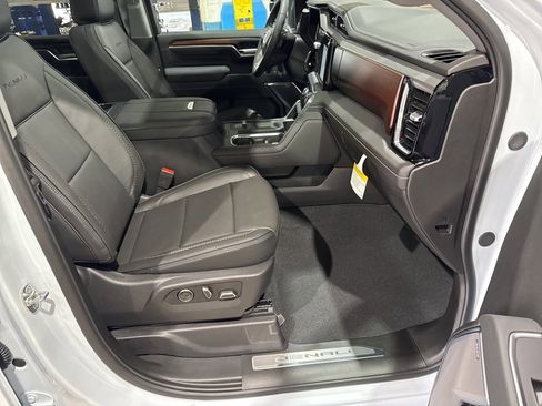 New 2026 GMC Sierra 3500 Denali w/ Denali Reserve Package image 43