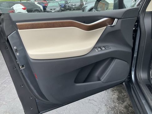 Used 2017 Tesla Model X 75D image 22