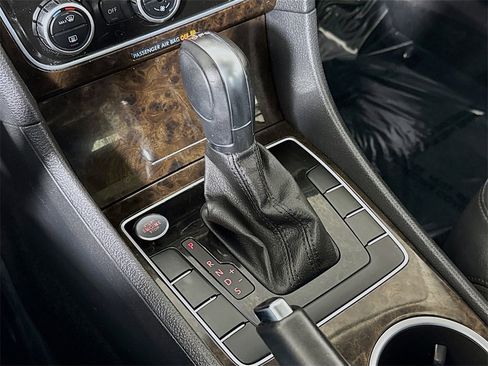 Used 2014 Volkswagen Passat TDI SEL Premium image 17