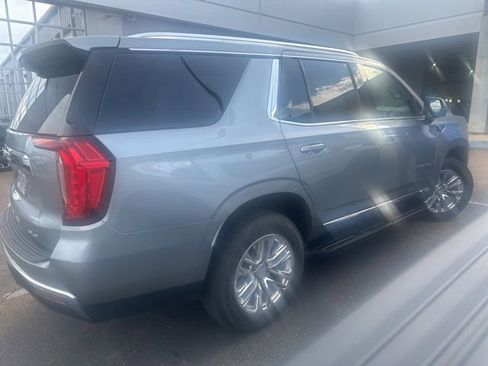 Used 2023 GMC Yukon SLT w/ SLT Premium Package RWD image 3