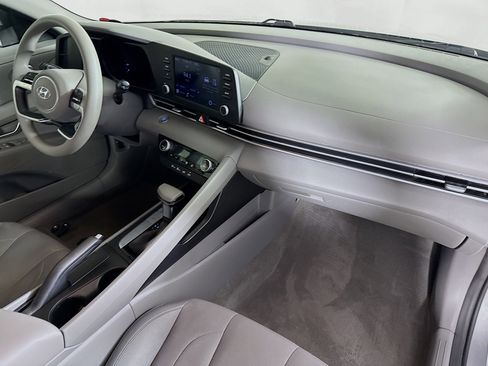 Used 2022 Hyundai Elantra SEL w/ Preferred Accessory Package image 34