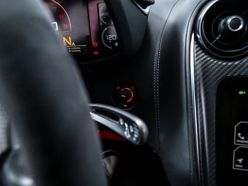 Used 2016 McLaren 570S Coupe image 17