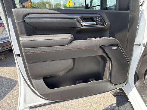 Used 2025 GMC Sierra 2500 AT4 AWD/4WD image 15