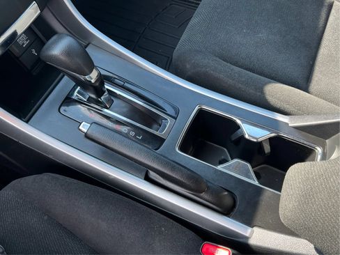 Used 2013 Honda Accord LX image 21