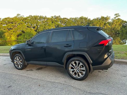 Used 2022 Toyota RAV4 XLE Premium image 3