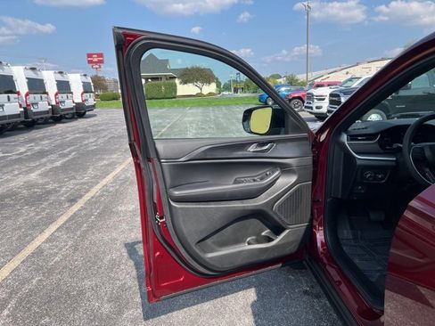 New 2025 Jeep Grand Cherokee L Altitude image 25