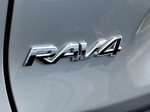 Used 2025 Toyota RAV4 XLE AWD/4WD image 9