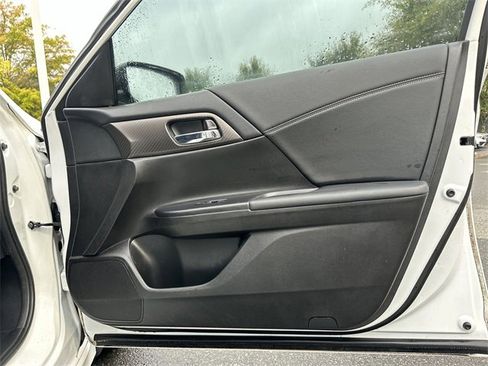 Used 2017 Honda Accord Sport image 22