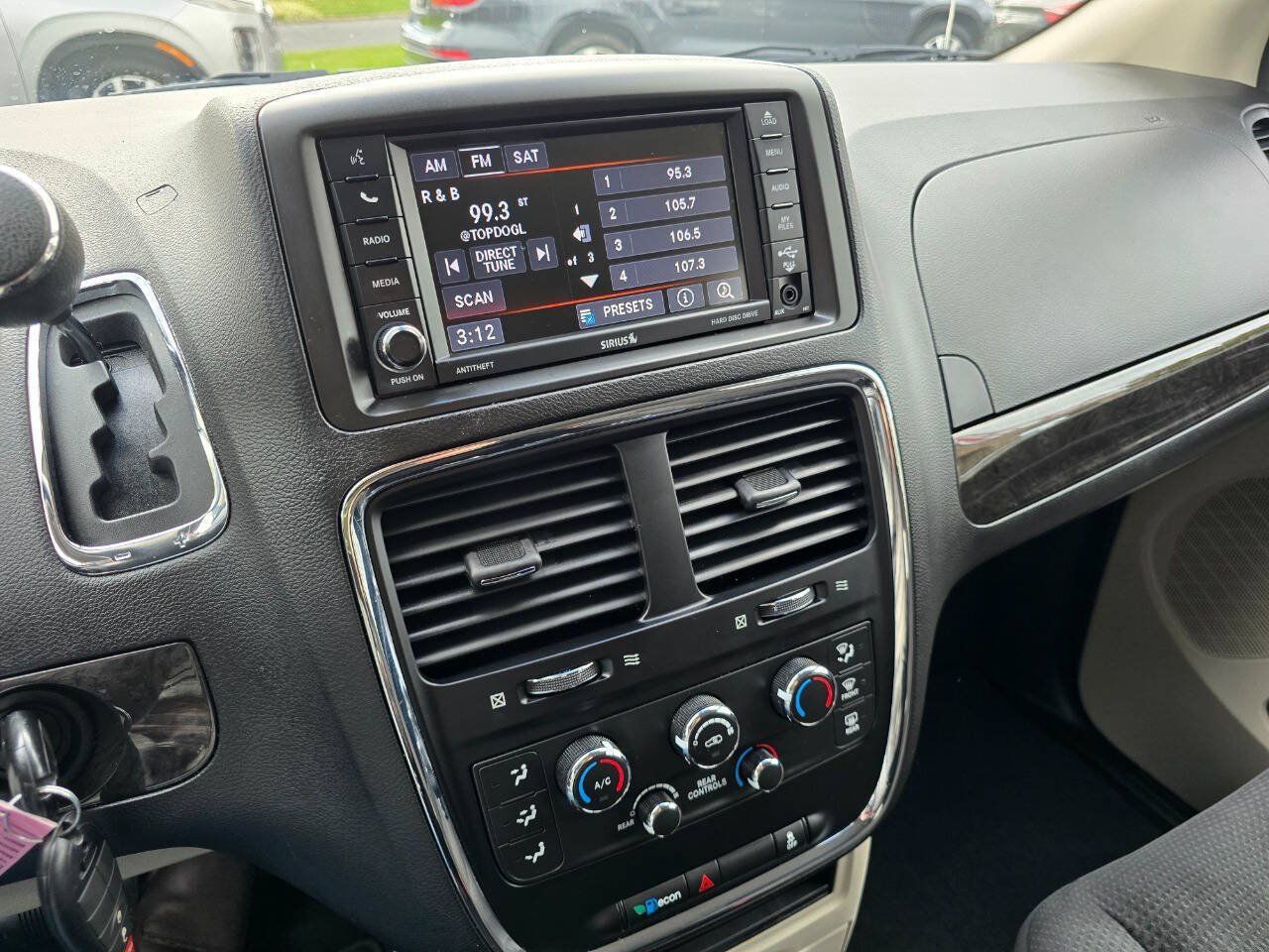 Used 2018 Dodge Grand Caravan SE w/ UConnect Hands-Free Group FWD image 16