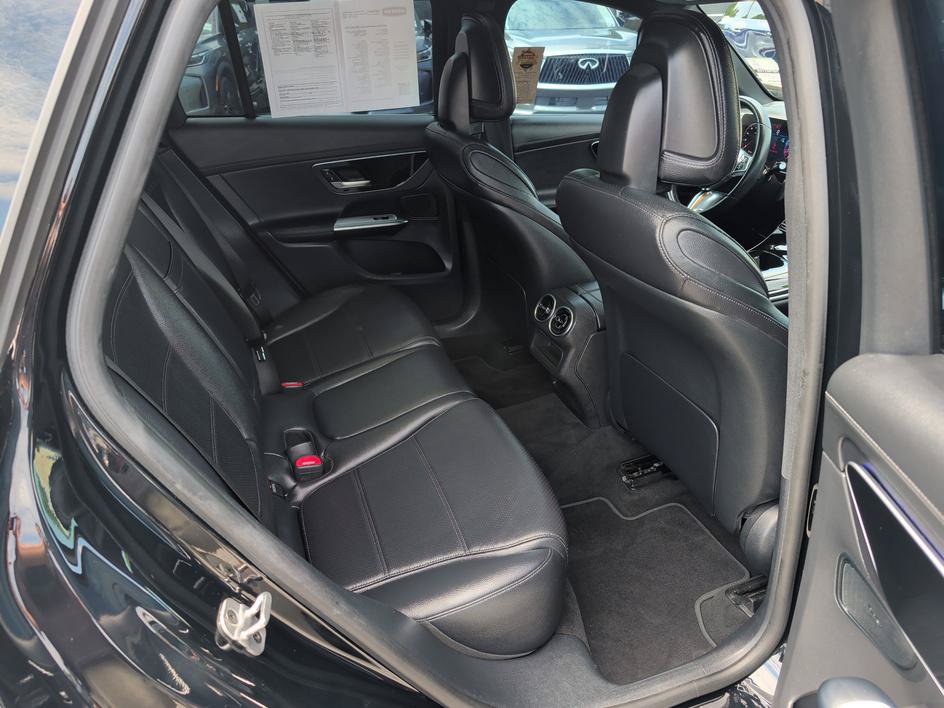 Used 2025 Mercedes-Benz GLC 300 4MATIC image 13