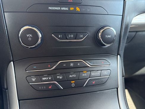 Used 2020 Ford Edge SEL image 21