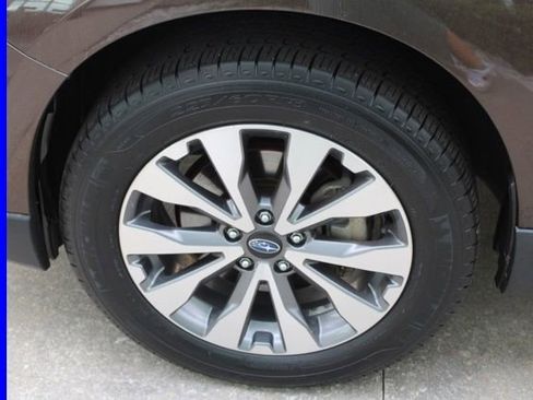 Used 2019 Subaru Outback 3.6R Touring AWD/4WD image 11