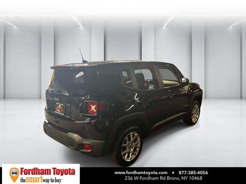 Used 2023 Jeep Renegade Latitude AWD/4WD image 7