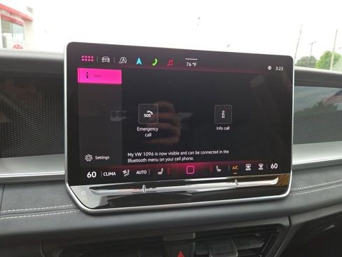 Used 2025 Volkswagen Tiguan SE AWD/4WD image 15