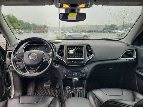 Used 2019 Jeep Cherokee Trailhawk w/ Comfort/Convenience Group AWD/4WD image 20