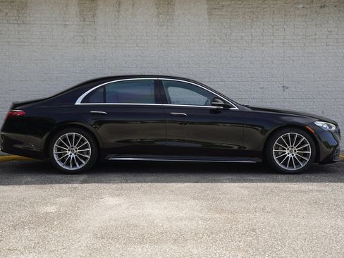 Used 2022 Mercedes-Benz S 500 4MATIC w/ AMG Line Package image 9