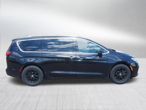 Used 2021 Chrysler Pacifica Touring-L FWD image 8