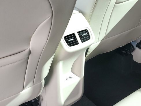 Used 2022 Buick Envision Essence w/ Safety Package image 16