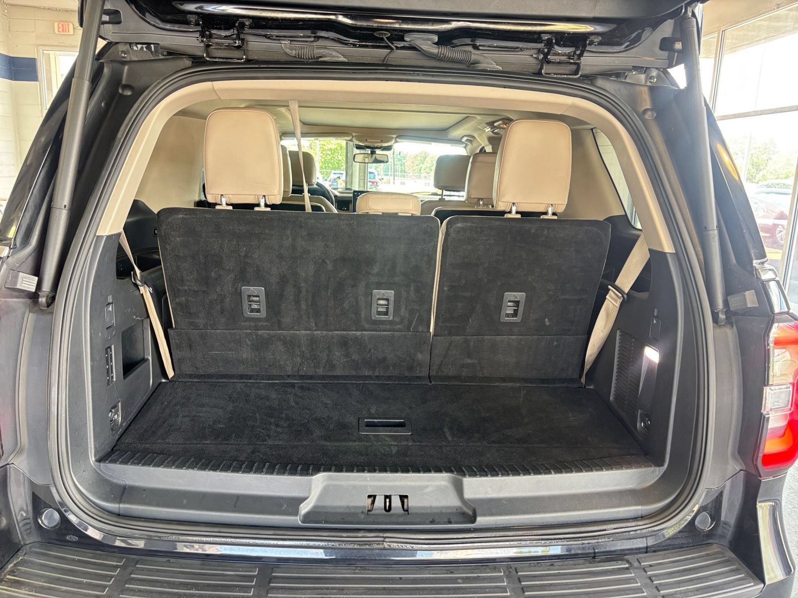 Used 2024 Ford Expedition Limited RWD image 35