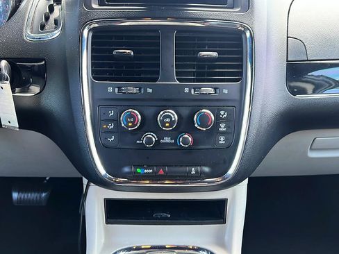 Used 2019 Dodge Grand Caravan SXT FWD image 15