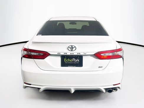 Used 2018 Toyota Camry SE FWD image 7