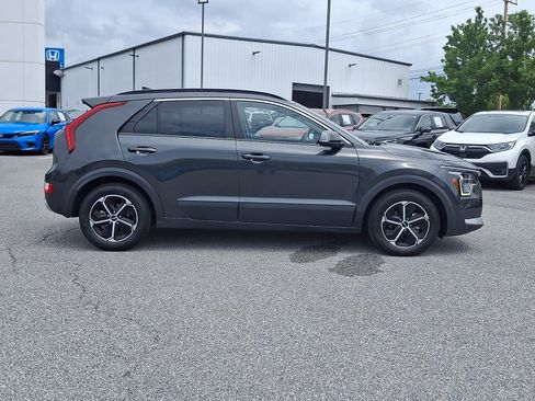 Certified 2024 Kia Niro EX FWD image 7